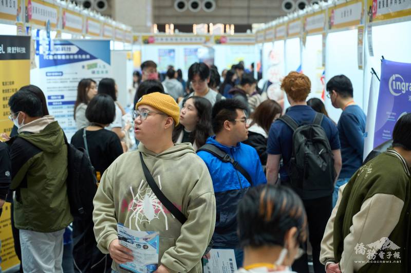 僑委會辦理實體僑生就業博覽會，協助僑生接軌臺灣職場