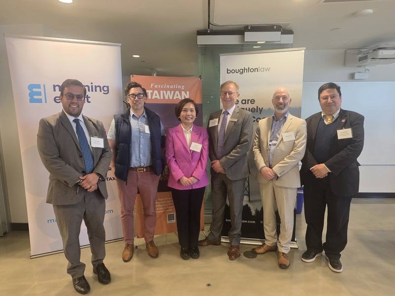 駐溫哥華辦事處處長劉立欣（左3）、墨西哥經濟部國際推廣負責人柯羅納（左1）以及加拿大Boughton Law和Manning Elliott等企業負責人都對加台墨三方企業串接合作充滿期待