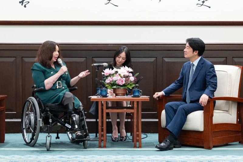 總統接見「美國聯邦參議員達克沃絲訪問團」