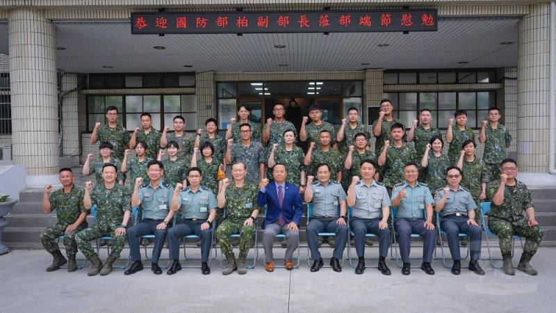 國防部副部長柏鴻輝慰問高雄市後備指揮部官兵