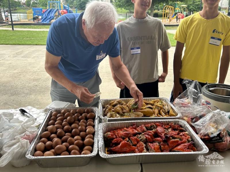 臺灣的鄉親以滿懷思念之情，精心準備粽子與道地傳統美饌，飄香四溢，喚起濃濃家鄉味