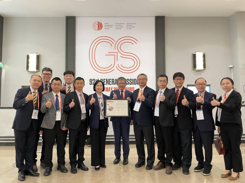 農業部杜文珍常務次長及代表團出席領證，將榮耀歸屬於全體國人