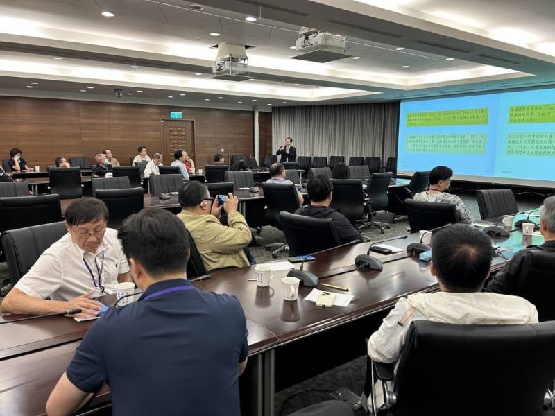 海峽交流基金會（海基會）29日舉辦「2025大陸台商端節活動」，針對台商關心的國際經貿變化安排專題簡報，協助台商掌握全球供應鏈重組下的應變之道。（海基會提供）