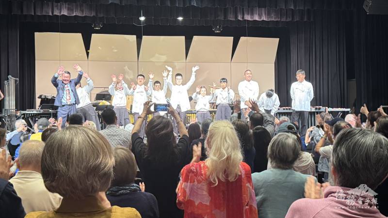 極光打擊樂團精采的演出，獲得觀眾熱烈回響