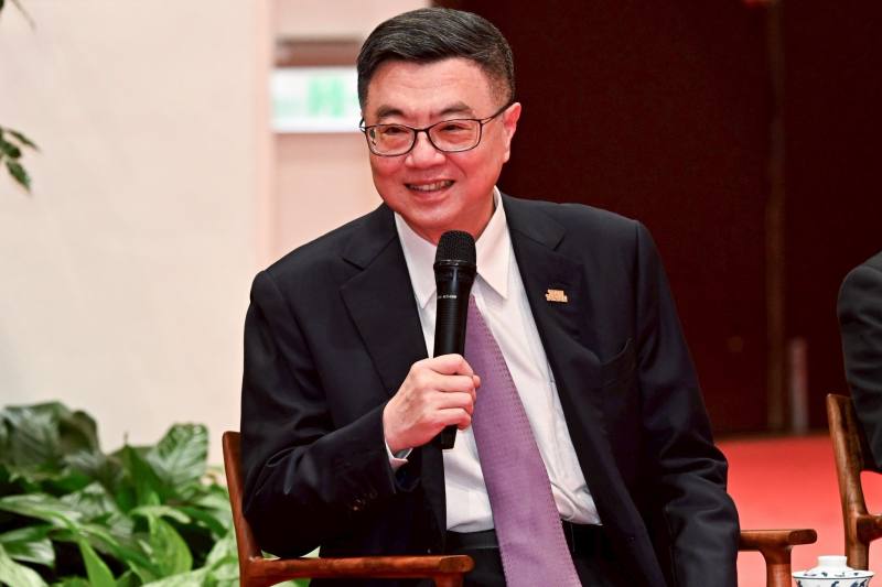 卓揆期勉奪冠學生充實本職學能，成為綠能產業尖兵