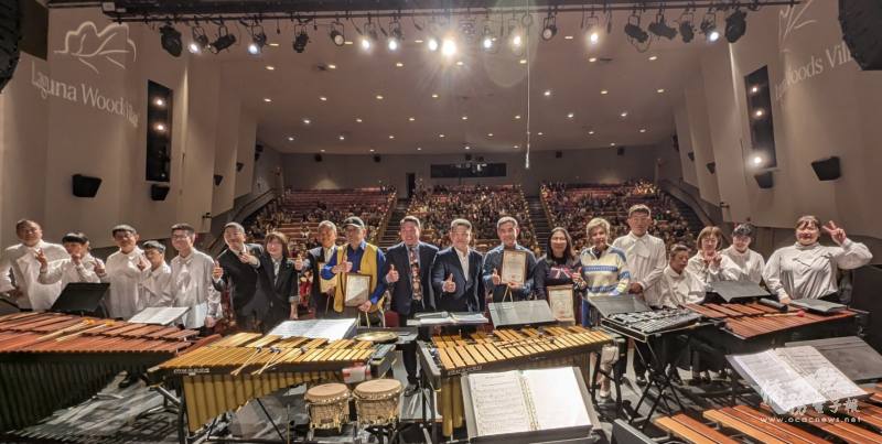 極光打擊樂團與全場來賓合影