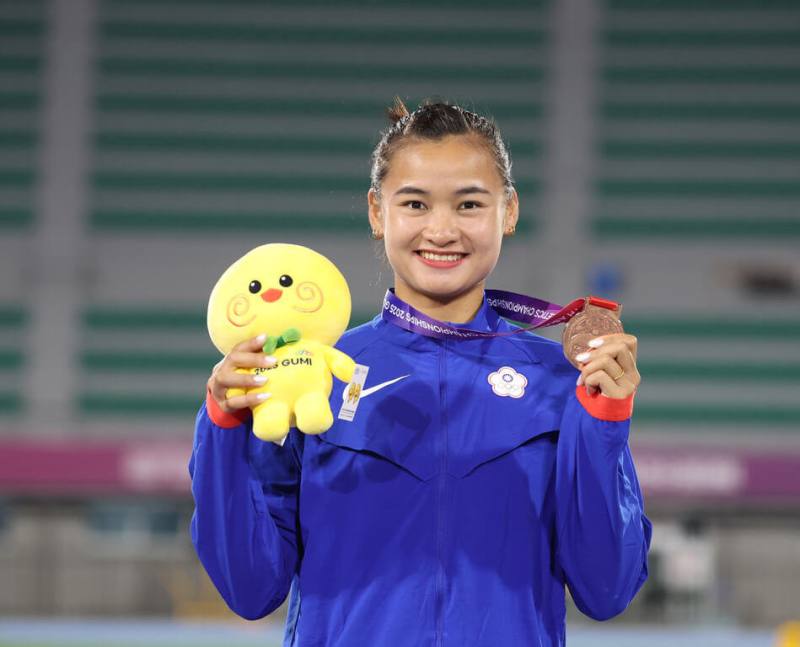 台灣女子7項全能好手陳彩娟（圖）30日在2025田徑亞錦賽以總分5608拿下銅牌，為台灣相隔27年後再度有人獲得女子全能獎牌。（中華民國田徑協會提供）