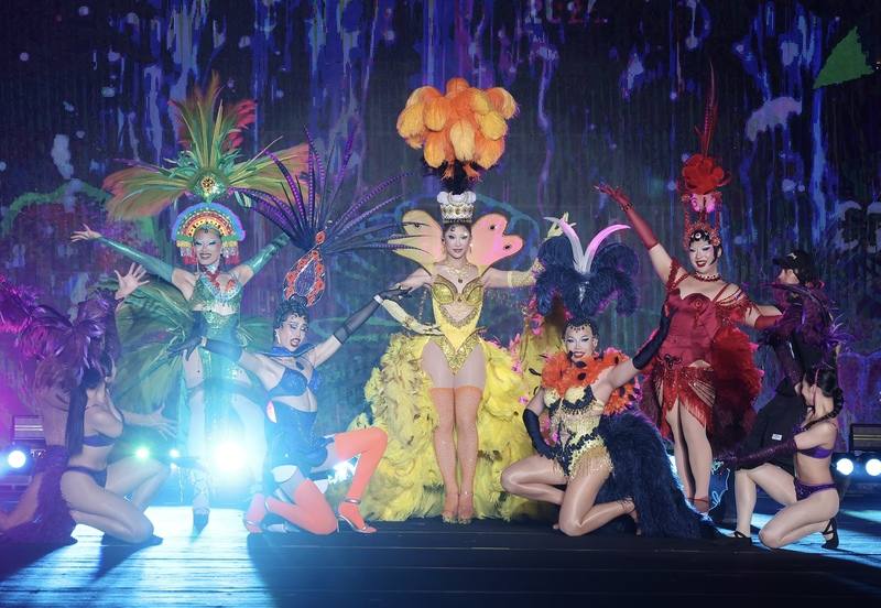 Taiwan's super star drag queen Nymphia Wind (center) performs with her team at the closing ceremony of the 2025 World Masters Games at the New Taipei City Art Museum on Friday. CNA photo May 30, 2025