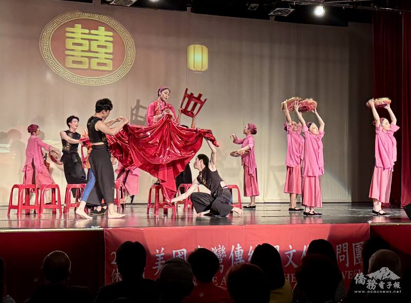 團員以舞蹈呈現臺灣客家辦桌婚宴