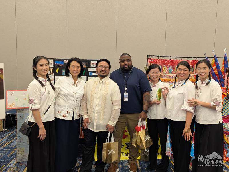 CRVA高層Eric Caratao與Kevin Thomas與臺灣志工共留合影