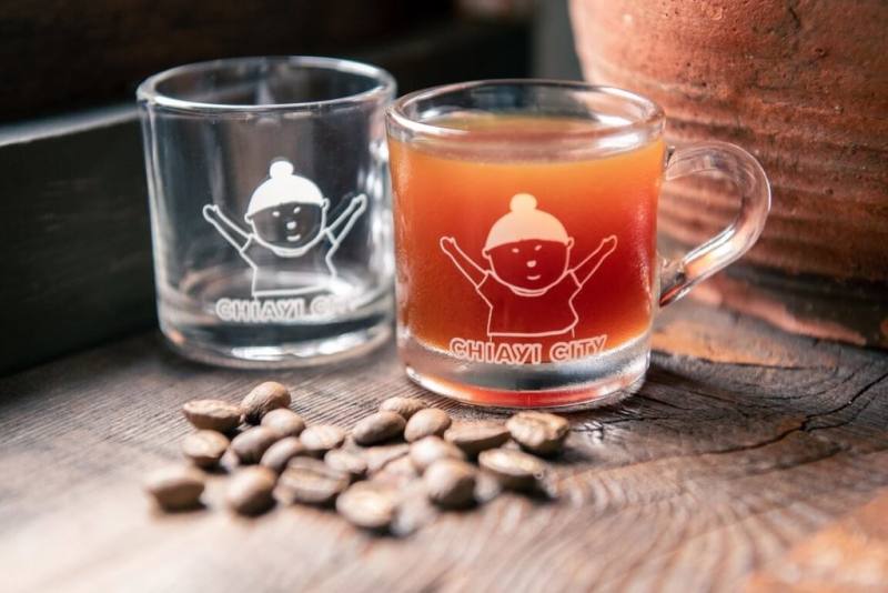 2025嘉義咖啡節將登場，為響應永續行動，首度推出「啡常環保計畫」，民眾只要攜帶咖啡渣至活動現場參與回收，即有機會獲得星巴克咖啡買一送一券。（嘉義市政府提供）