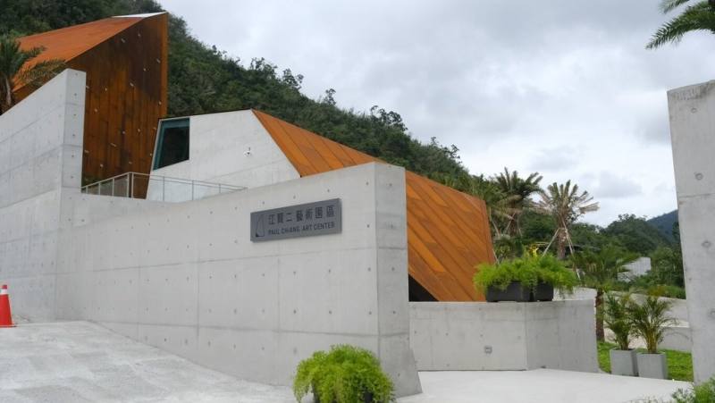 交通部觀光署東部海岸國家風景區管理處推出「8101B藝術行旅」郵輪式公車路線，1日上路，串接都歷園區及江賢二藝術園區（圖），讓遊客探索獨特藝文風景。（東部海岸國家風景區管理處提供）