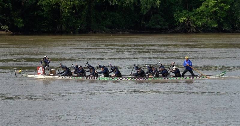 華府龍舟賽31日在波多馬克河登場，以「駐美國台北經濟文化代表處-玉山」（TECRO/YUSHAN）為隊名參賽的軍事代表團全力衝刺