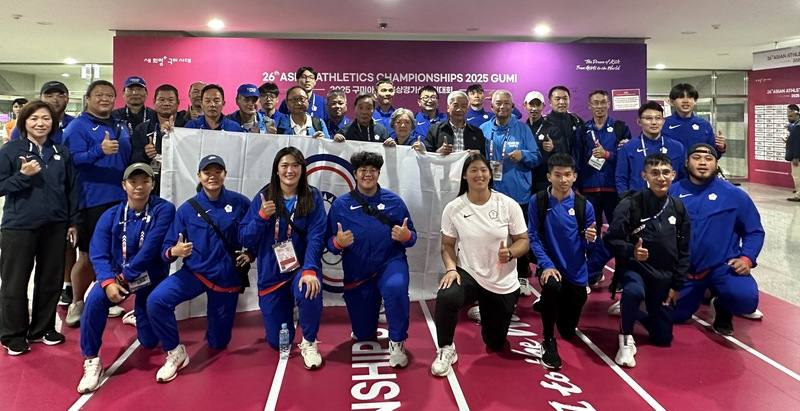 Taiwan's Chinese Taipei delegation to the 2025 Asian Athletics Championships in South Korea pose together for a photo on Saturday. CNA photo May 31, 2025