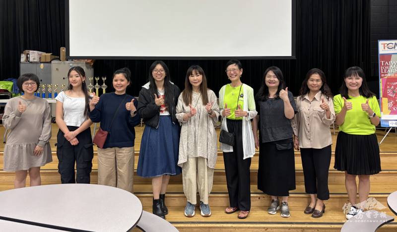 安娜堡中文學校暨臺灣華語文學習中心教師團隊合影留念