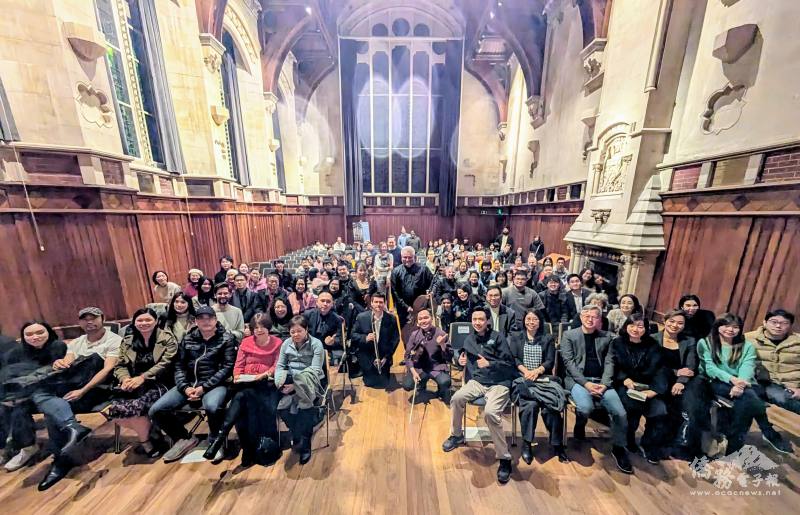 林維洋和基督城本地音樂家及熱情的聽眾們大合照