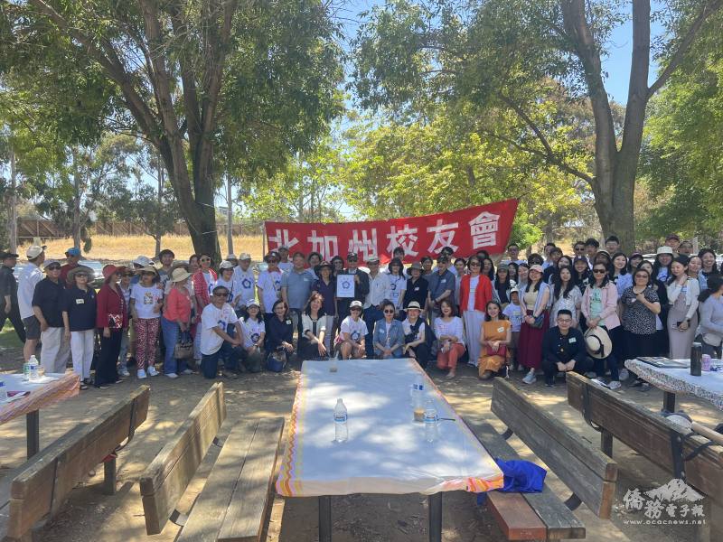 政大校友與貴賓合影