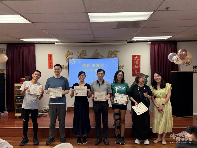 志工及老師獲頒感謝狀