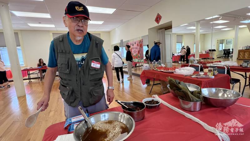 大波士頓中華文化協會會長趙寧發起包粽子活動