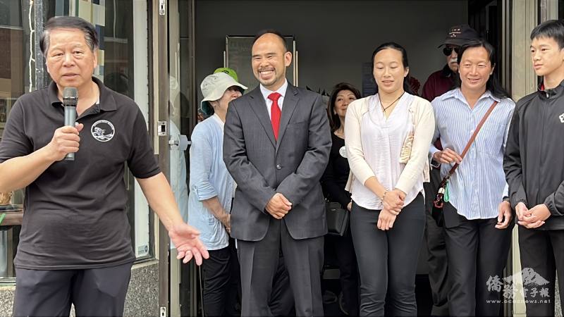 伍振中介紹龍舟博物館