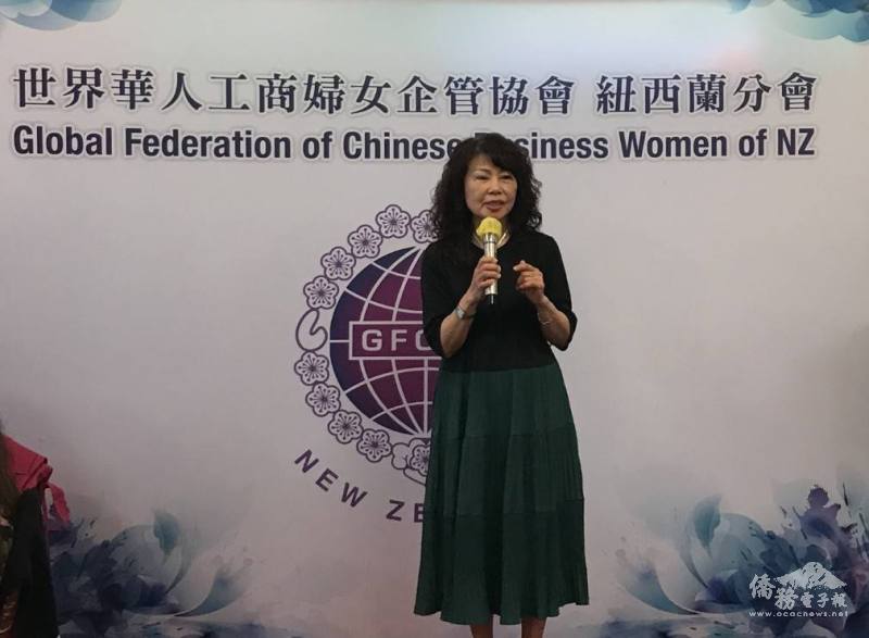 世華紐西蘭分會會長吳素芬歡迎與會嘉賓