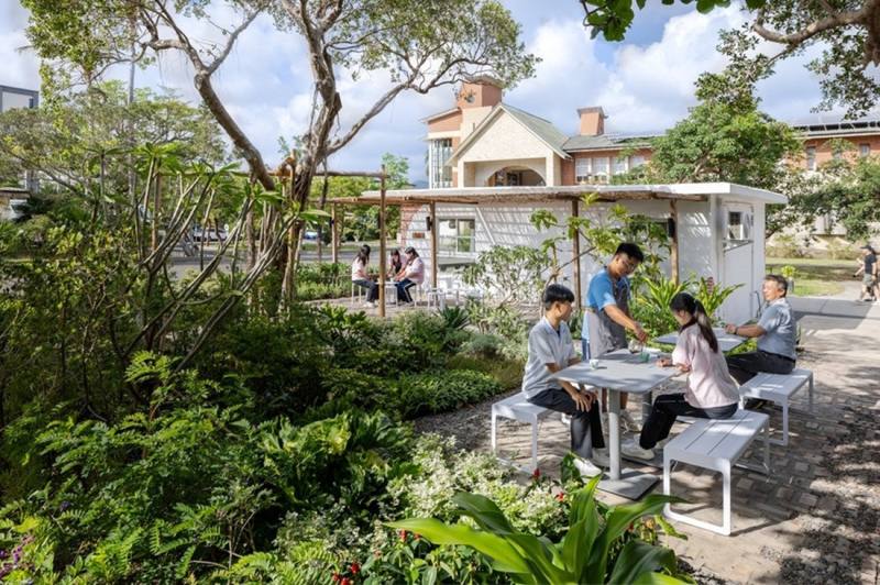國立恆春高級工商職業學校「咖啡實習小屋戶外場域」：提供學生學習與交流的場域