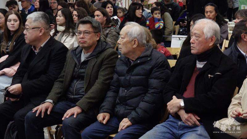 眾多貴賓出席，左起代表處副參事惠卓岳、臺灣僑民聯合會理事長洪瑞堂、僑務諮詢委員林英忠及李昆堯