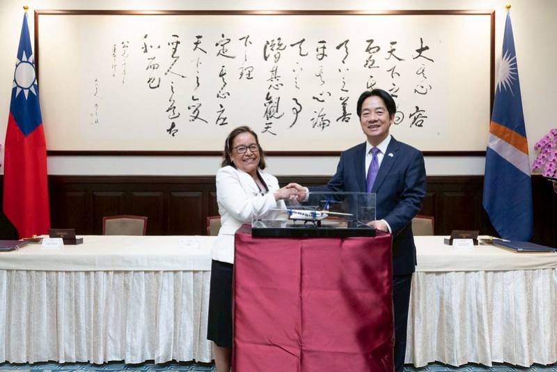 總統主持「購機貸款」啟動儀式，象徵臺馬航運合作正式啟動