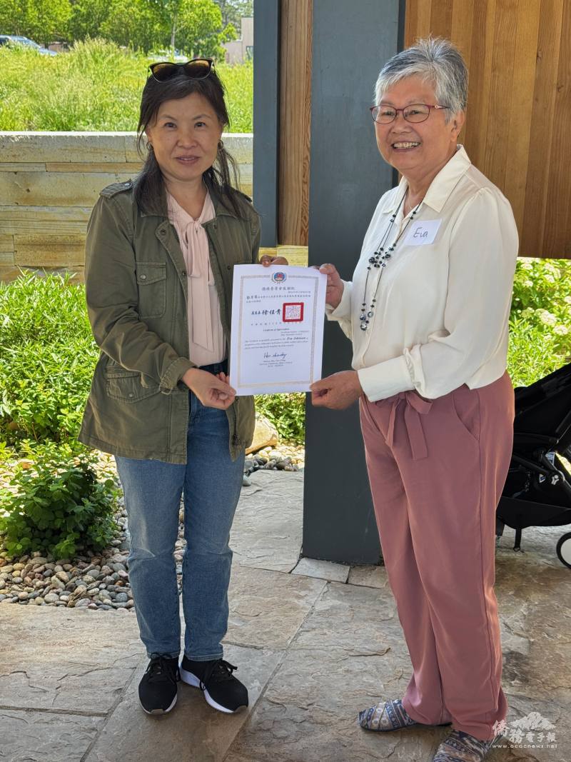 陳淑華頒發感謝狀予彭月琴
