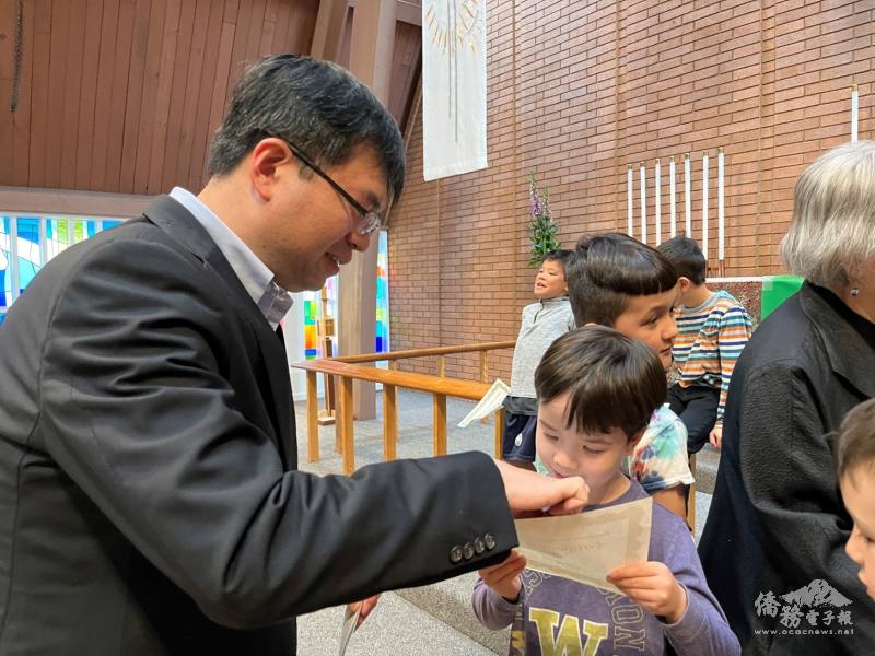 王偉讚受邀頒發學員結業證書