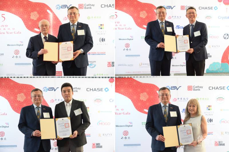 (左上圖) 類延峰頒發僑務諮詢委員証書予林瑞源、僑務促進委員証書予 (右上圖) 盧建昌、 (左下圖) 杜孝風及 (右下圖) 李蘋蘋