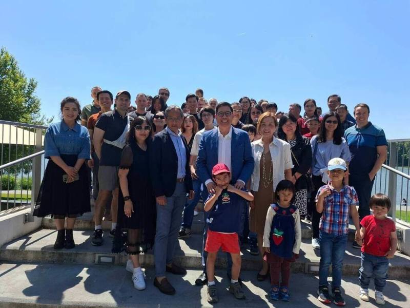 駐斯洛伐克代表處邀請旅斯台灣僑胞、台商與打工度假青年齊聚，歡慶端午佳節。（駐斯洛伐克代表處提供）