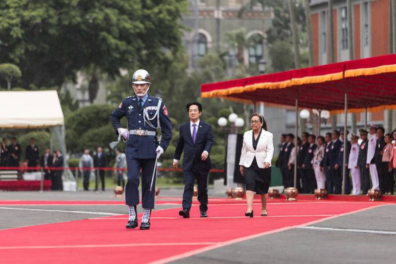 總統主持「軍禮歡迎馬紹爾群島共和國總統海妮伉儷」