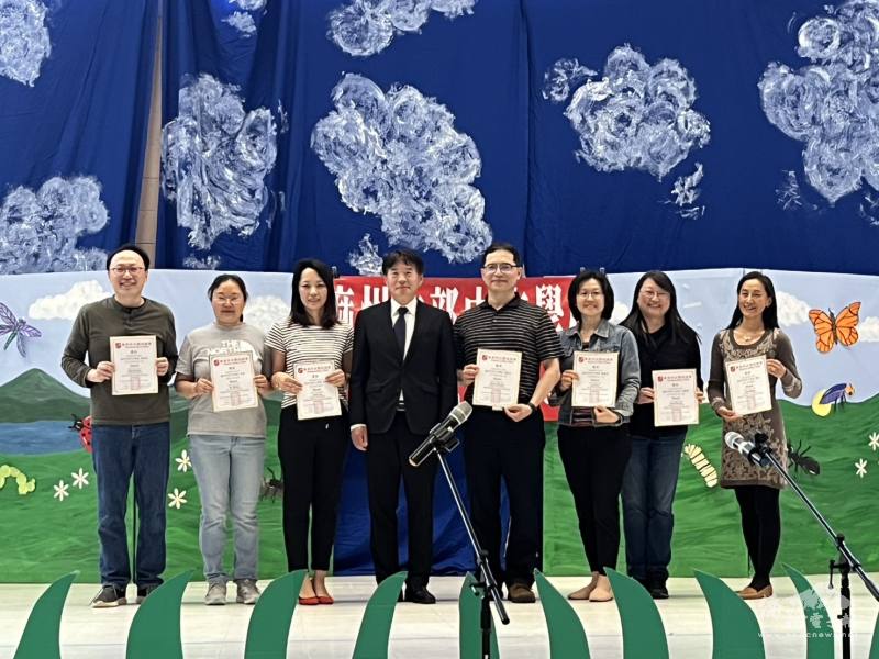 頒發資深服務教師獎