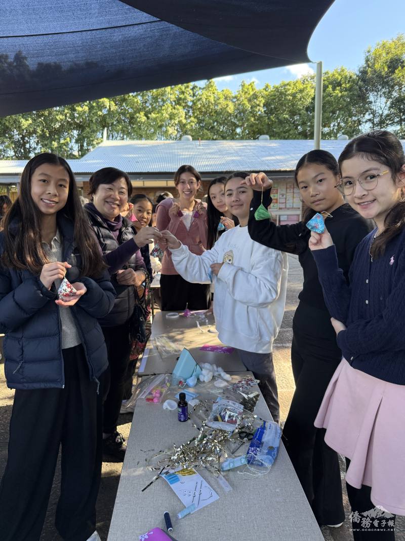 高年級同學第一次拿針線來縫香包，體驗「針線活」的難度和樂趣。