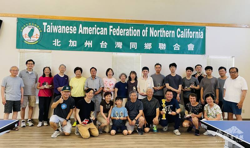 北加州臺灣同鄉聯合會一年一度乒乓球比賽，選手大合影