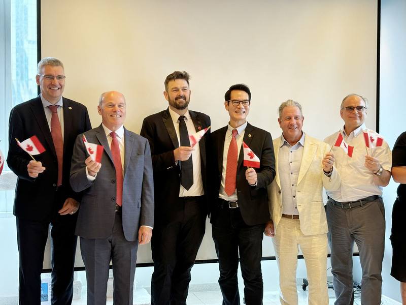 加拿大駐台北貿易辦事處代表倪傑民（左2）4日出席「2025加拿大國慶日」記者會表示，這是全球最大規模的海外加拿大國慶慶典，將吸引萬人參加，也象徵台灣與加拿大的友情