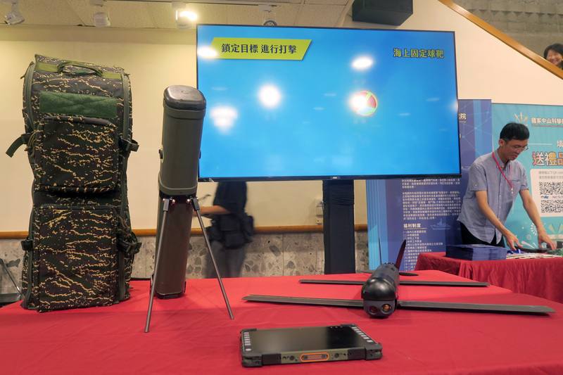 中科院3日首度公開勁蜂一型攻擊無人機測試影片，展現精準打擊目標能力