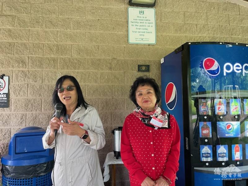 OK Chapter會長交接；新任會長鄭琦玲（左），滿任會長陳淑婉（右）則接任NATWA總會關懷組組長