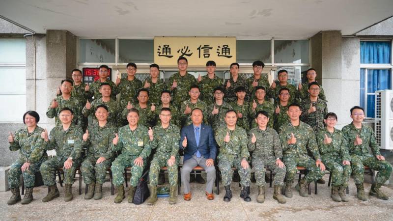 國防部副部長柏鴻輝慰問資通電軍官兵