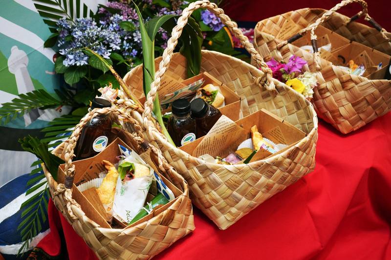 屏東縣落山風永續觀光勞動合作社創立大會5日舉行，推出風域半島野餐籃，讓各社區以特色產品規劃不同內容物，如滿州九棚社區雞角刺風味茶，吸引遊客回訪到不同地點野餐