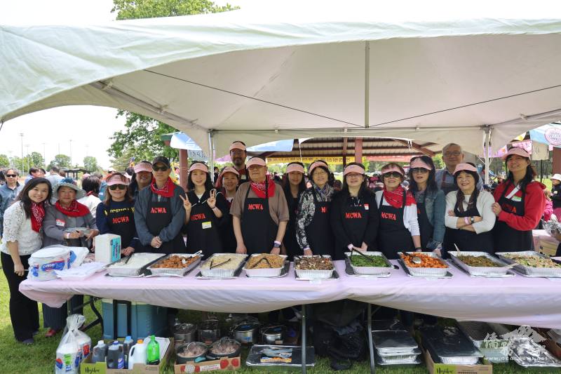 密西根中華婦女會熱情為鄉親服務