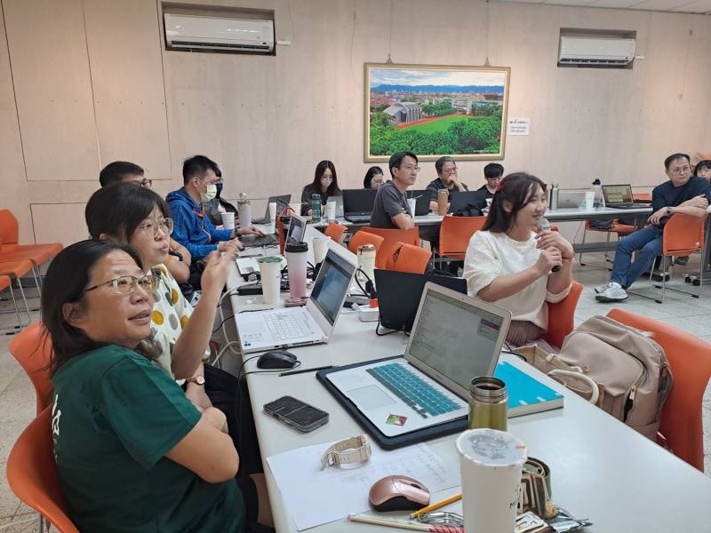 參加教師從自己參與課程的體驗，反思學生AI素養應具備的內涵