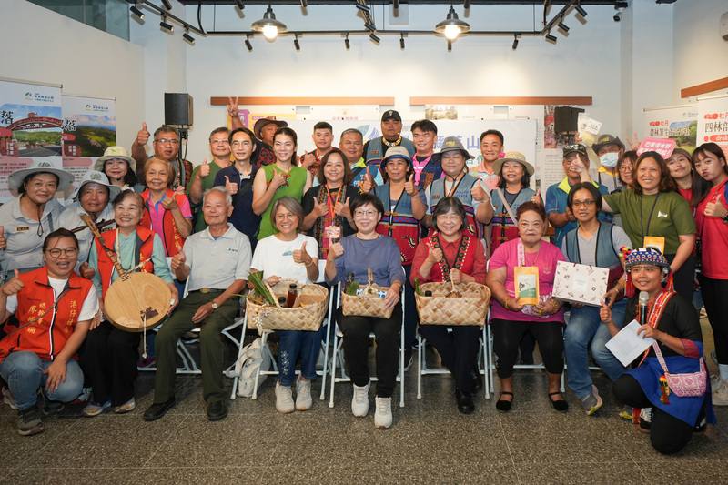 屏東縣政府與屏科大組織多個社區團體，輔導成立屏東縣落山風永續觀光勞動合作社，推動落山風風景特定區觀光發展，5日在牡丹遊客中心辦理成立大會