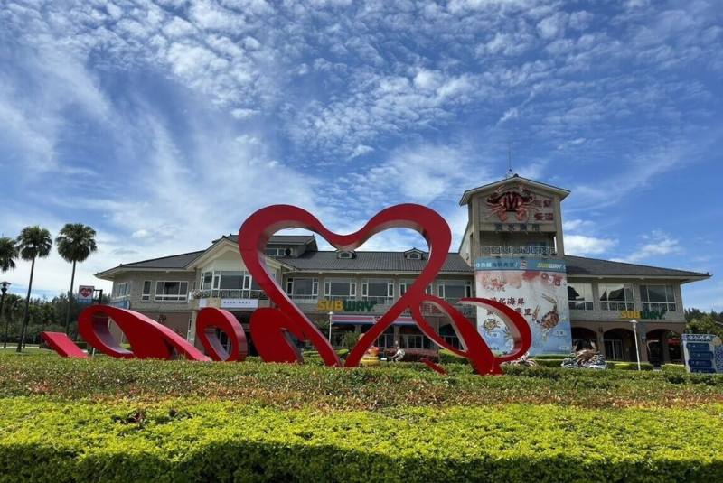 為推廣食魚文化並促進當季國產漁獲銷售，淡水漁會6日下午將在淡水漁人碼頭舉辦促銷特賣會，邀請民眾來看難得一見的「黑鮪魚解體秀」。（新北市漁業處提供）