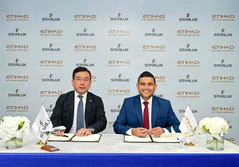 Starlux Chief Strategy Officer Simon Liu (left) and Etihad Chief Revenue and Commercial Officer Arik De. Photo courtesy of Starlux Airlines June 4, 2025