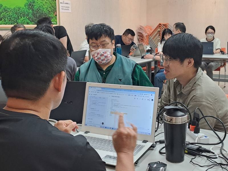 教師透過生成式AI人機協作來完成網頁遊戲程式設計