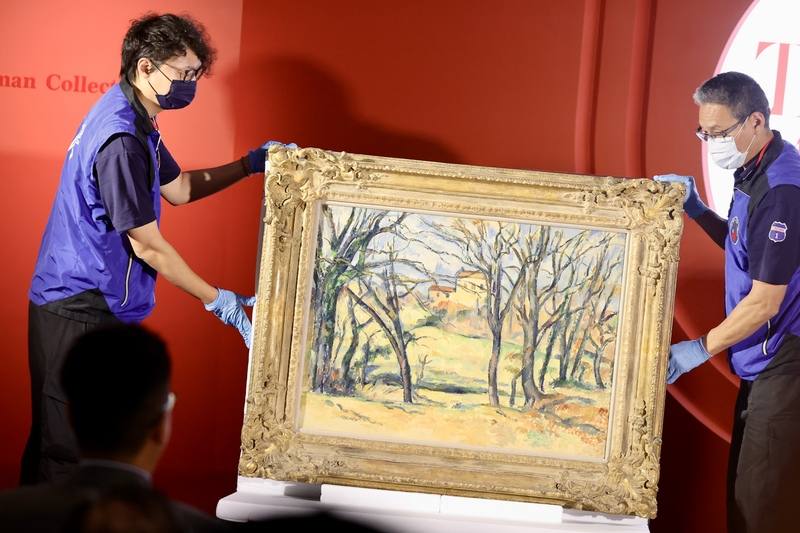 故宮博物院4日下午舉辦「從印象派到現代主義–美國大都會博物館名作展」開箱記者會，公開3件珍貴真跡名畫，包含法國後印象派畫家保羅．塞尚的「布豐莊園附近的樹木與房舍」