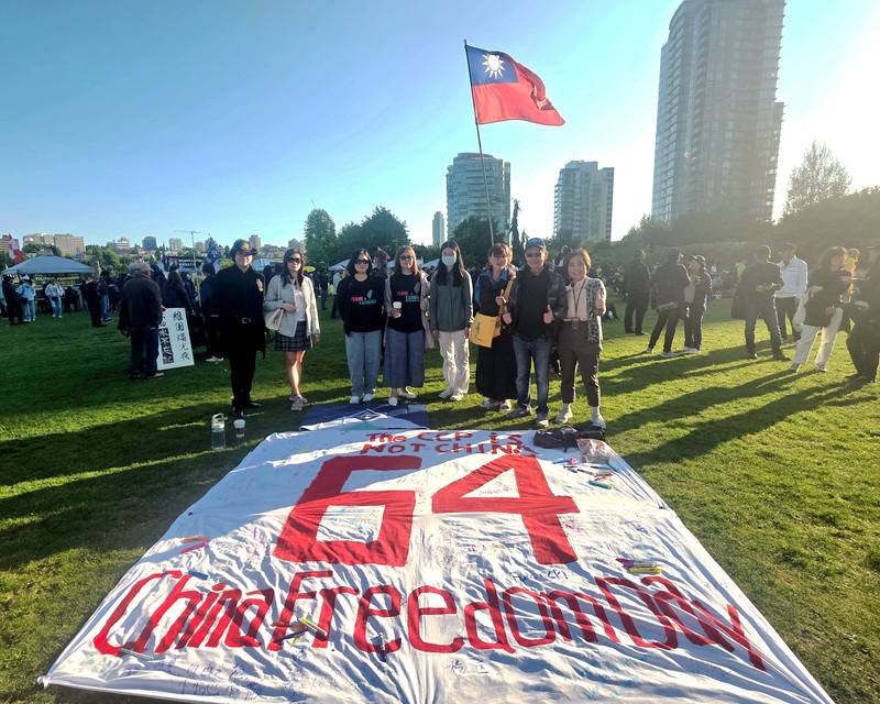 溫哥華紀念六四天安門事件，台灣僑胞站出來支持中國和香港民主活動，強調守護民主的重要性
