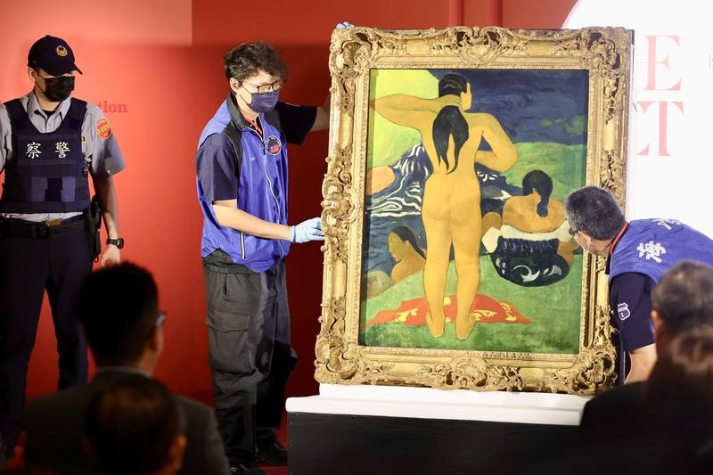 故宮博物院14日起將推出「從印象派到現代主義–美國大都會博物館名作展」，4日搶先舉辦記者會，開箱部分珍貴展品，包含印象派畫家保羅．高更的作品「大溪地的出浴女子」